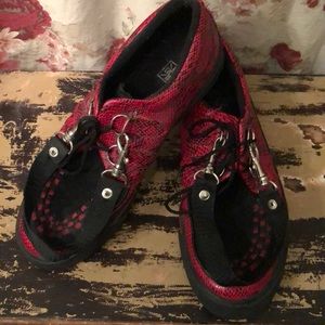 T.U.K. Red and black Low creepers  women’s size 9